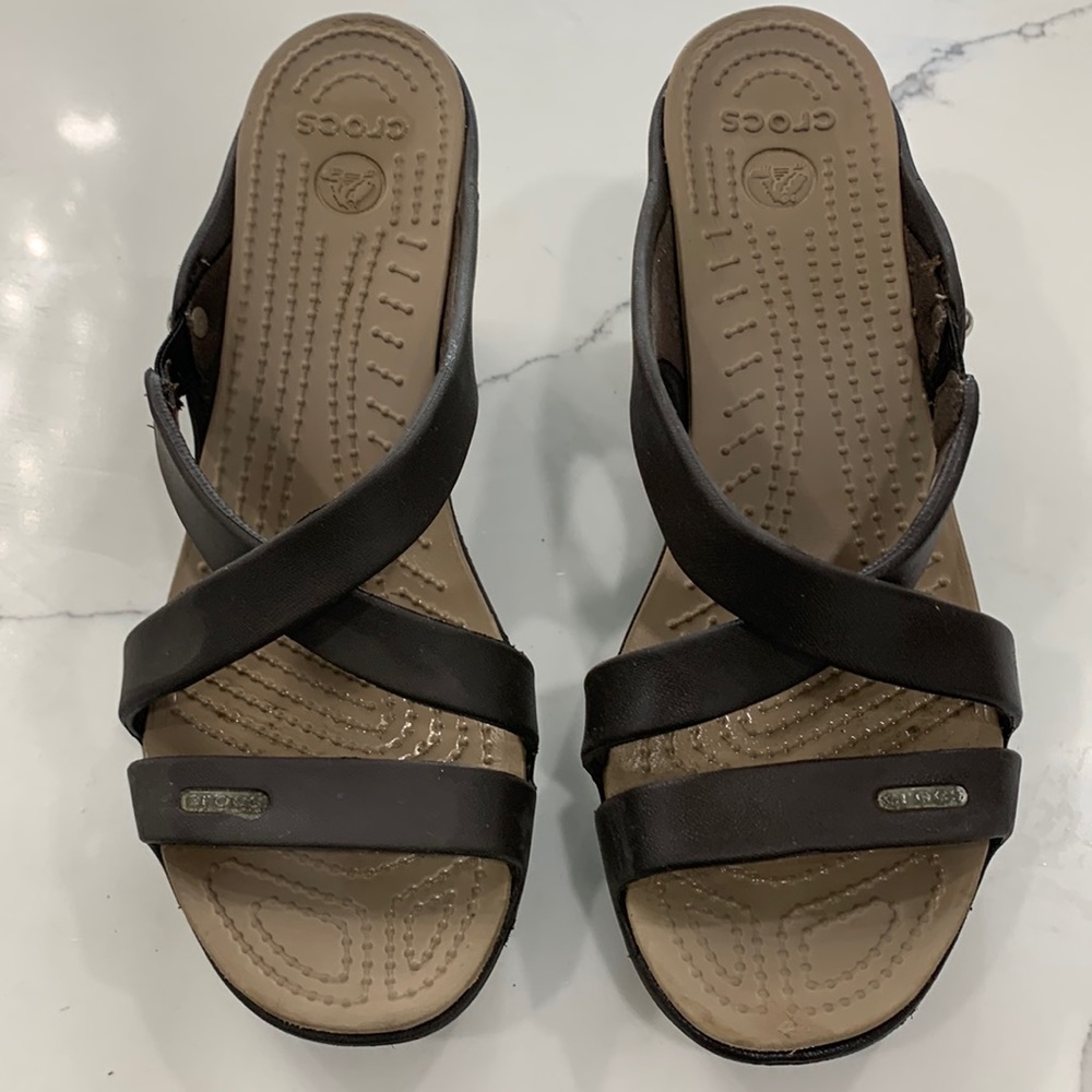 Crocs Cyprus Open Toe Block Heel Sandals. Size 9
